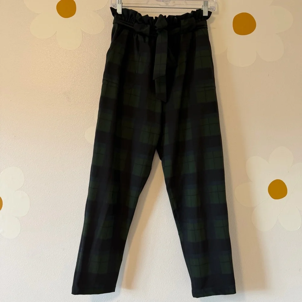 EUC Albion Matching Set 9 to 9 Boss Tee Bow Belt Cropped Pants Mistletoe Green